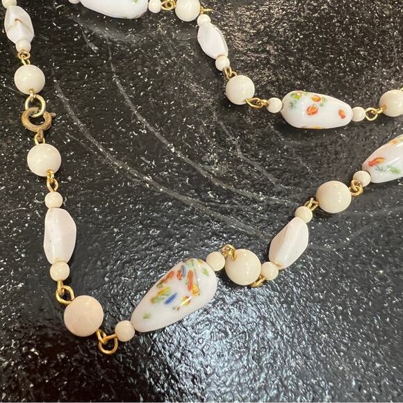 VINTAGE 1950s White with abstract floral designs - Picture 12 of 13